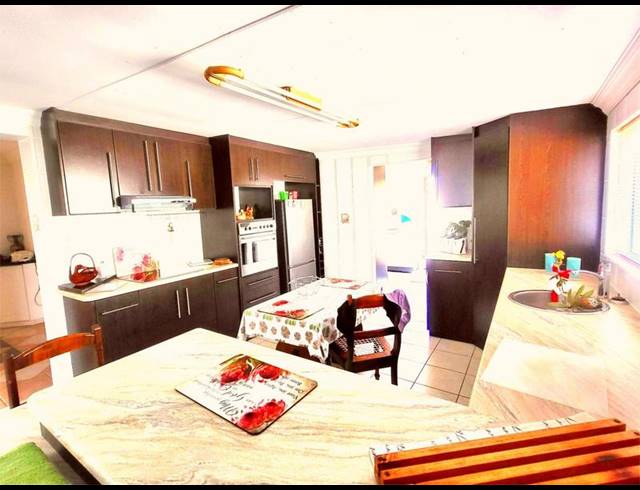 4 BEDROOM HOUSE FOR SALE IN PORT OWEN